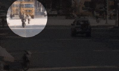 Video: Người đàn ông bất ngờ tạt đầu xe tải và cái kết thảm khốc sau 2 giây