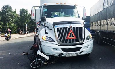 Tin tai nạn giao thông mới nhất ngày 26/12/2018: Con trai ngã quỵ khi thấy cha tử vong dưới bánh xe bồn