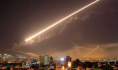 Syria: Gần 5 giờ đánh chặn tên lửa trên bầu trời Damascus