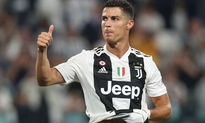 Clip: Cristiano Ronaldo hóa người hùng cứu nguy cho Juventus trên sân khách