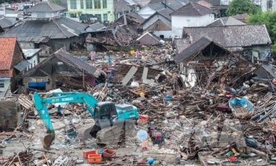 Nguy cơ tiếp tục xảy ra sóng thần, Indonesia sơ tán hàng chục ngàn người