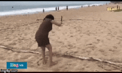 Nữ chủ resort chặt lưới bóng chuyền của khách Tây trên bãi biển nói gì?
