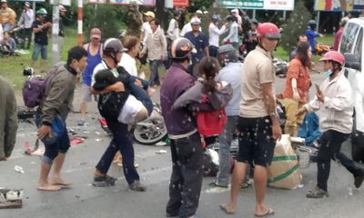 Tai nạn kinh hoàng ở Long An: Xe container tông hơn 20 xe máy, nhiều người chết, 23 người bị thương