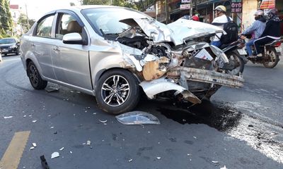 Tin tai nạn giao thông mới nhất ngày 3/1/2019: Taxi tông xe máy, 3 thanh niên tử vong