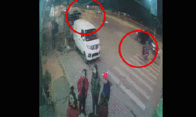 Video: Xe máy rụng bánh tơi tả sau tai nạn, 2 người đàn ông ngã văng ra đường