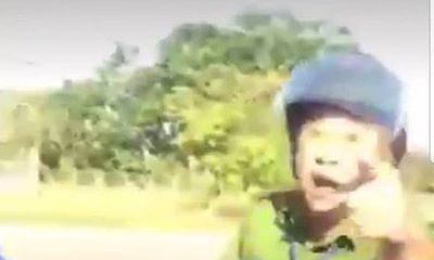 Công an Bình Phước vào cuộc xác minh clip cán bộ cảnh sát thóa mạ tài xế xe đầu kéo