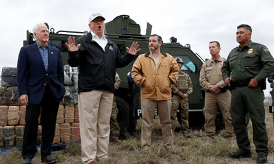 Tổng thống Trump đưa ra tuyên bố bất ngờ sau khi thị sát khu vực biên giới với Mexico