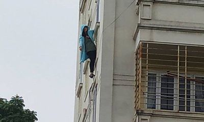 Tin tức thời sự 24h mới nhất ngày 15/1/2019: Cảnh sát giải cứu cô gái trẻ đu mình ra ngoài cửa sổ chung cư ở Hà Nội