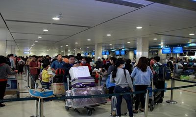 Sân bay Tân Sơn Nhất khuyến cáo: Khách hàng không bịt mặt, không đỗ ô tô trước sảnh quá 3 phút