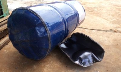 Yên Bái: Cưa vỏ thùng phuy đựng xăng gây nổ lớn, 2 người bị thương nặng