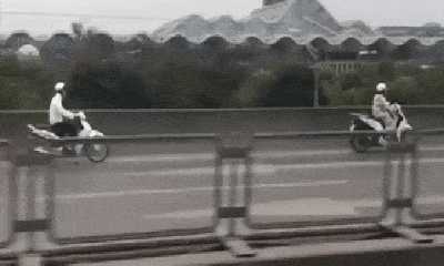 Video: Ớn lạnh cảnh người phụ nữ phóng xe máy ngược chiều 