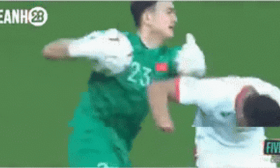 Video: Đặng Văn Lâm vỗ lưng khiến cầu thủ Jordan ngã “sấp mặt” gây “sốt” cộng đồng mạng 