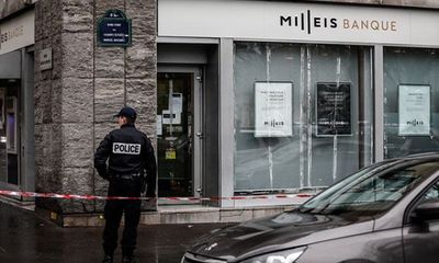 Nhóm cướp vũ trang vét sạch 30 két sắt tại ngân hàng tại Pháp