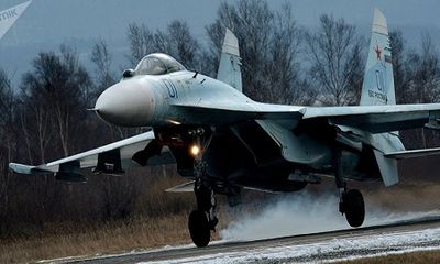 Máy bay phản lực Su-27 của Nga đánh chặn trinh sát cơ Thụy Điển 