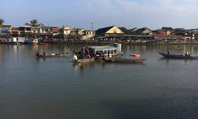 Quảng Nam: Nghi cãi nhau với vợ, chồng lao xe ô tô xuống sông tự tử khiến 3 người tử vong