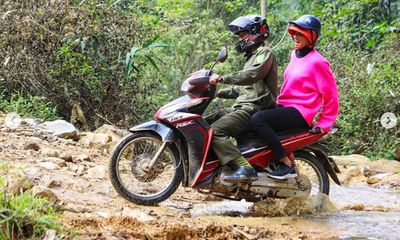 Dân mạng quốc tế hết lời khen ngợi hình ảnh H'Hen Niê giản dị đi xe máy đón Tết ở Sơn La