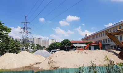 Phường Yên Nghĩa (Hà Đông): Bãi tập kết vật liệu xây dựng đổ tràn lan trong khu dân cư