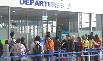 Dịp Tết, sân bay Nội Bài hạn chế người nhà đưa tiễn đi quốc tế