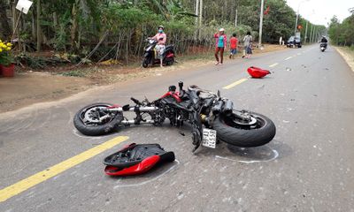 Tin tai nạn giao thông mới nhất ngày 5/2/2019: Thanh niên lái Ducati 130 km/h húc vào đuôi xe container