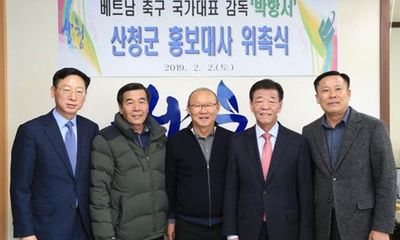 Về Hàn Quốc, HLV Park Hang Seo bất ngờ được bầu làm đại sứ quận Sancheong
