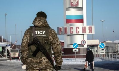 Biên phòng Ukraine chặn 900 người Nga đi qua biên giới