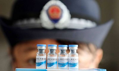Những tuyên bố mâu thuẫn của quan chức Trung Quốc về 12.000 chai huyết tương nhiễm HIV