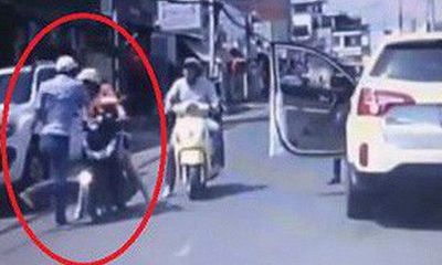 Video: Tài xế tát người phụ nữ chở con nhỏ ngày mùng 1 Tết đến tận nhà xin lỗi 