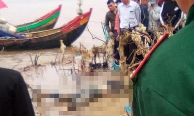 Phát hiện thi thể nữ giới đang phân hủy, trôi dạt vào bờ biển tỉnh Thanh Hóa