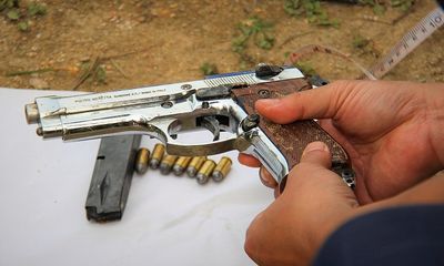 Vụ ôm súng cố thủ trong xe ô tô ở Hà Tĩnh: Phát hiện khẩu súng đã được lên đạn