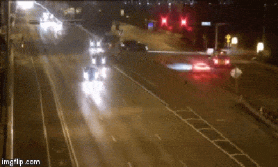 Video: Phóng 206km/h vượt đèn đỏ hất tung xe SUV khiến người đi đường hoảng loạn