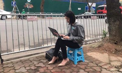 Tin tức đời sống mới nhất ngày 27/2/2019: Nữ phóng viên Hàn Quốc tác nghiệp trên vỉa hè Hà Nội gây sốt