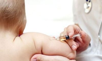 Bé 2 tháng tuổi tử vong bất thường sau khi tiêm vắc-xin ComBE Five