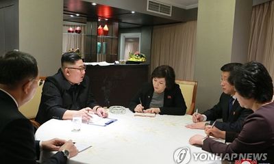 Chủ tịch Triều Tiên Kim Jong-un họp chiến lược ngay khi vừa đến Hà Nội