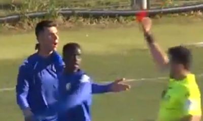 Video: Đang ăn mừng vui phát ngất, cầu thủ Italia bất ngờ bị đuổi khỏi sân