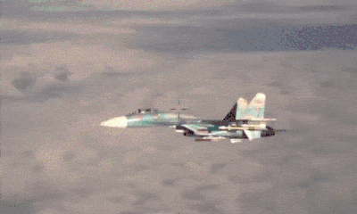 Video: “Hổ mang chúa” Su-27 Nga chặn máy bay do thám của Mỹ trên biển Baltic
