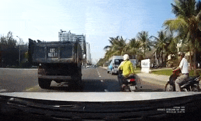 Nam thanh niên đi xe máy ném gạch vỡ kính xe tải khai gì với cơ quan công an?