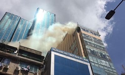 Cháy nhà hàng ở cao ốc trung tâm TP.HCM, người dân và du khách hoảng loạn