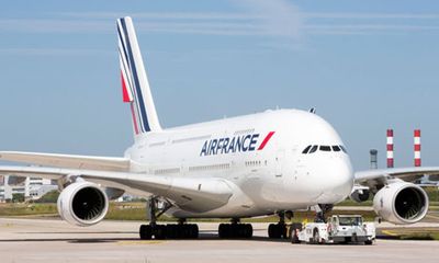 Máy bay Pháp chở hơn 500 hành khách quay đầu khẩn cấp vì nổ động cơ