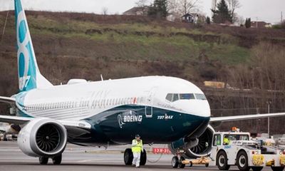 Nhiều nước tạm dừng sử dụng 737 MAX 8, cổ phiếu Boeing rớt giá sau thảm họa ở Ethiopia