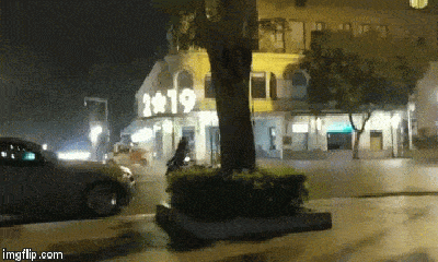 Video: Đoàn đua “gãy cánh” trượt dài trên phố vì tông phải cô gái đi xe Cub