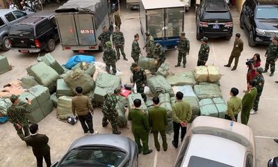 Lạng Sơn: Thu giữ 55 bao hàng gồm quần áo, mỹ phẩm nhập lậu 