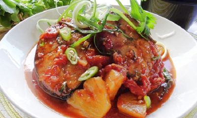 Món ngon mỗi ngày: Cá ngừ kho dứa cho bữa tối thứ 6 ấm cúng