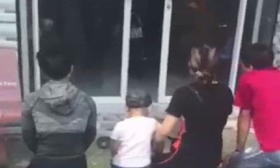 Vụ bé gái bị bỏ rơi: Nhóm người quỳ trước nhà nữ chủ tịch phường xin lại con