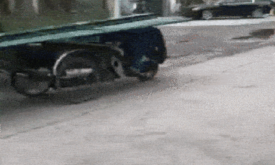 Video: Lạnh sống lưng chứng kiến xe chở tôn “không người lái” chạy băng băng trên đường