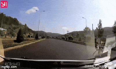 Video: Xe khách phóng ngược chiều với tốc độ cao trên cao tốc Liên Khương- Đà Lạt