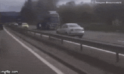 Video: Chạy xe kiểu “tự sát”, người đàn ông gây tai nạn kinh hoàng