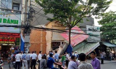 Sập nhà giữa thành phố Đà Nẵng, người dân hoảng loạn tháo chạy