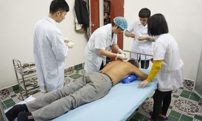 Bác sĩ Hoàng Văn Phong - Người gắn bó cả cuộc đời với cây kim cấy chỉ kỳ diệu