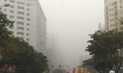 Hà Nội ngập trong sương bụi mù mịt, không khí ô nhiễm ở mức báo động