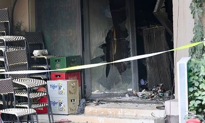 Hà Nội: Quán cafe karaoke bất ngờ cháy dữ dội, 2 người thương vong